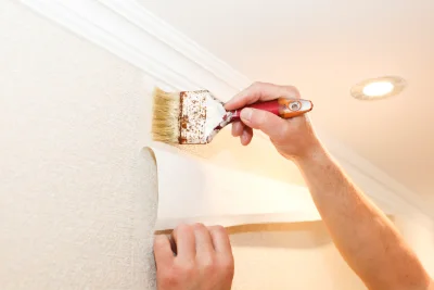 Pose de papier peint à Plédéliac — revêtements muraux et toiles de verre